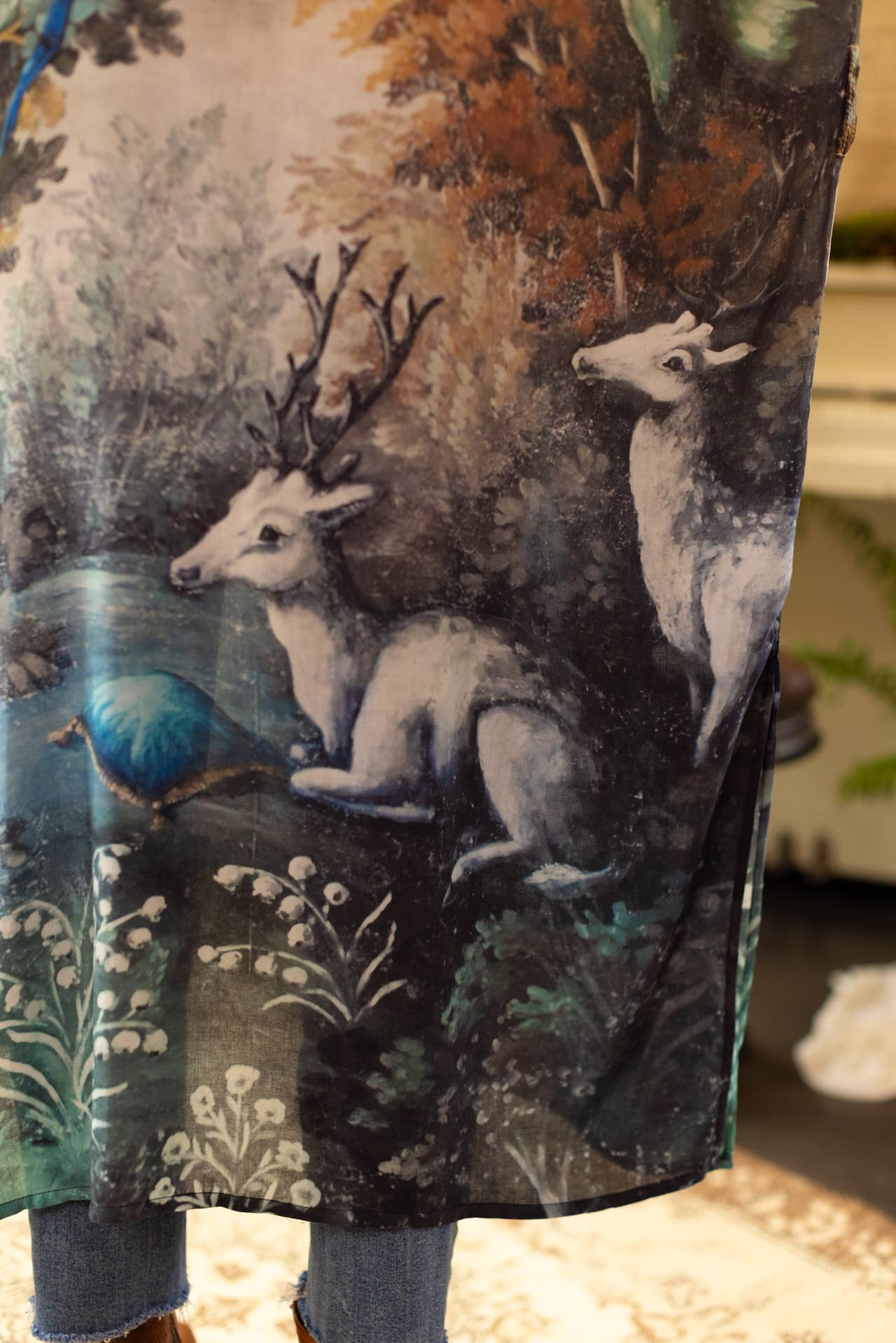 Theatre of Dreams Kimono-Bademantel aus Bambus, langer Staubwedel, mit Hirsch Market of Stars