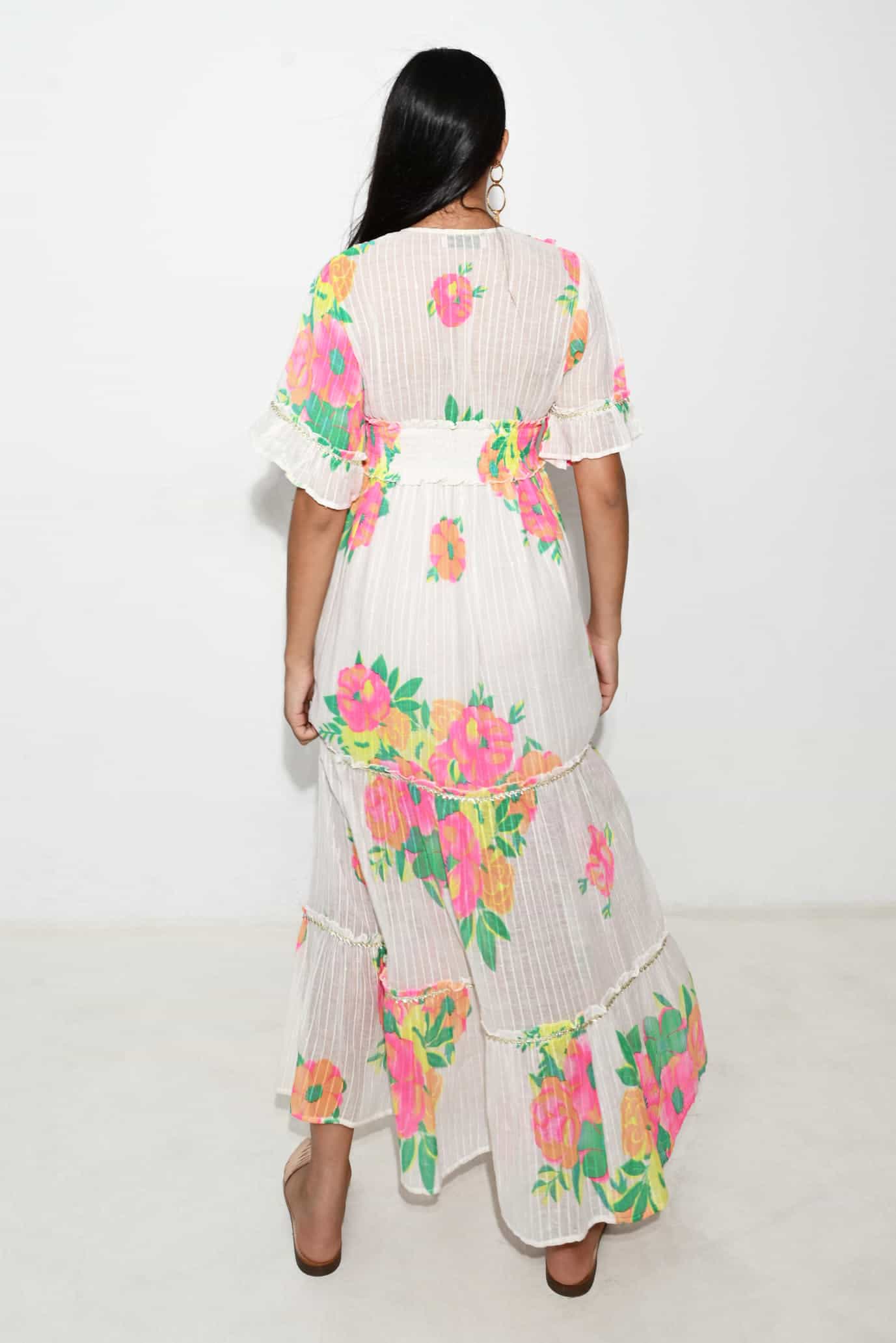 LANGES KLEID MIT MEHRBLÜTIGEN ÄRMELN Piti Cuiti