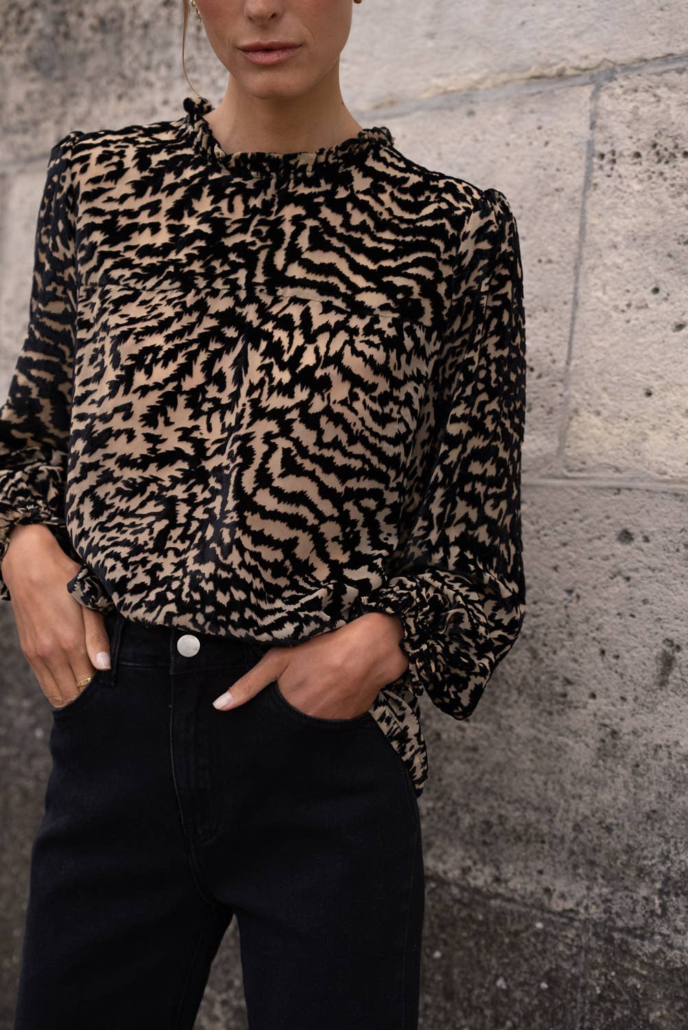 Elaine Samtbluse mit Stehkragen - 80883-5 CHOKLATE PARIS