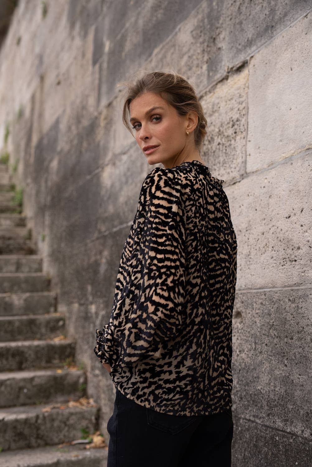 Elaine Samtbluse mit Stehkragen - 80883-5 CHOKLATE PARIS