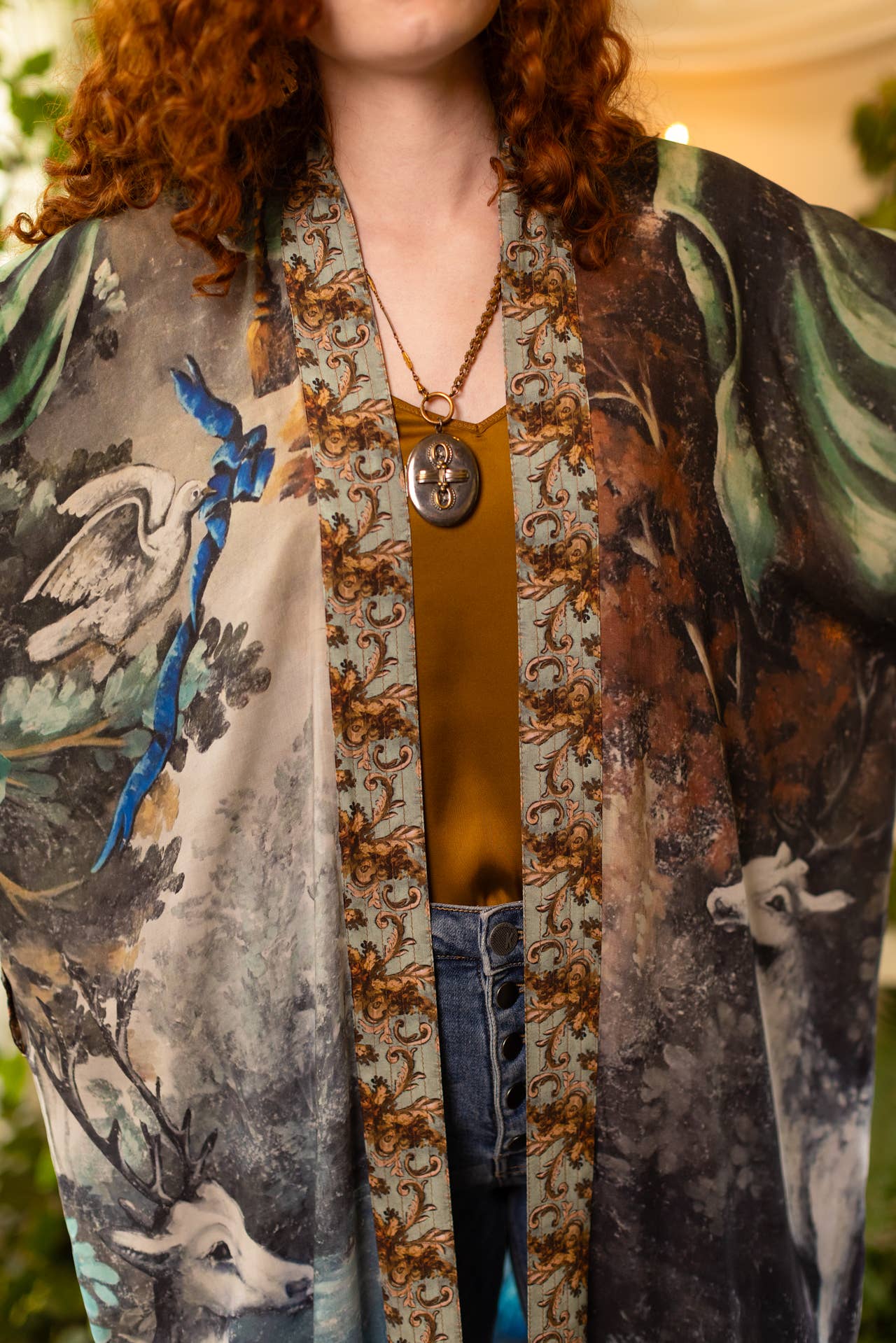 Theatre of Dreams Kimono-Bademantel aus Bambus, langer Staubwedel, mit Hirsch Market of Stars