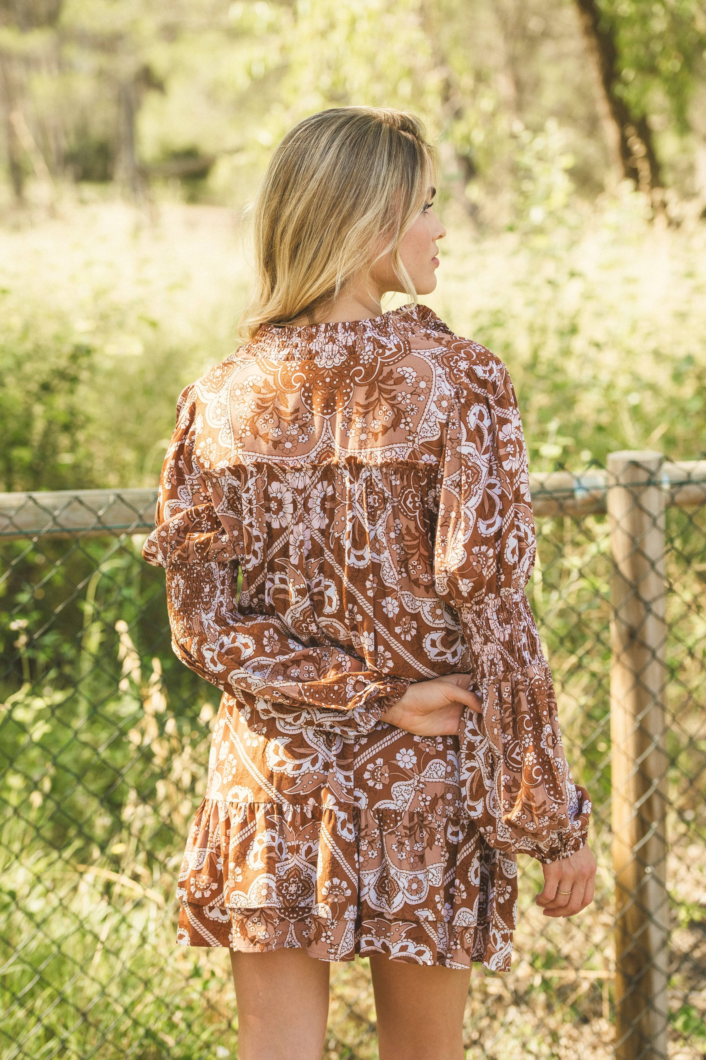 HEILIGENKLEID MIT UMBER-PRINT Jaase