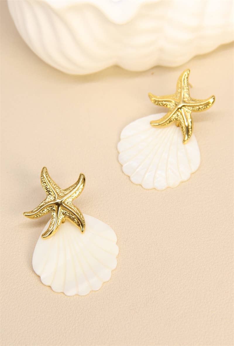 Seaside Glow – Ohrstecker mit 18K vergoldetem Seestern & Resinmuschel in Perlmutt-Optik, maritimer Boho-Look