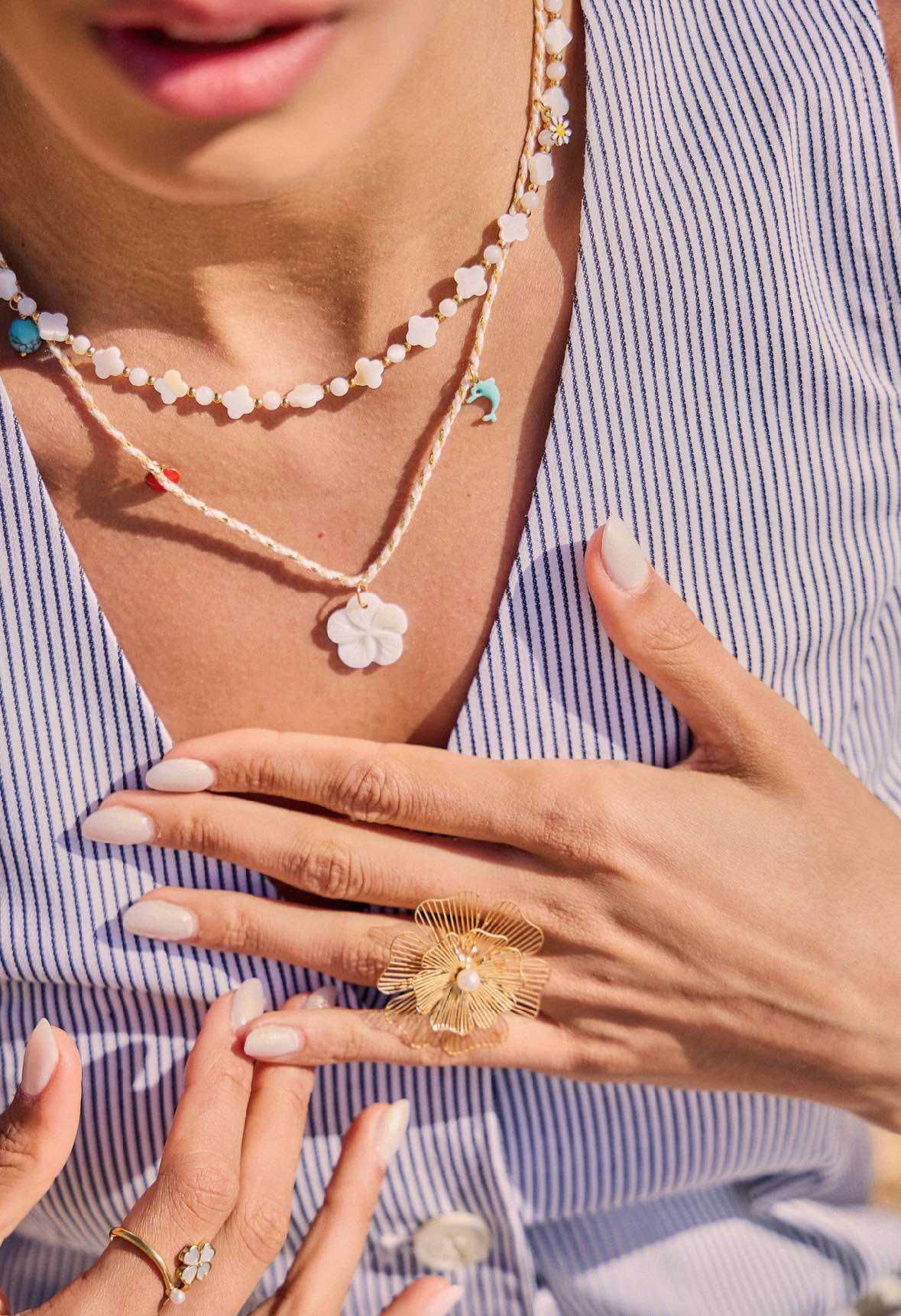 Golden Bloom – Statement-Ring mit Perlendetail Frollein Herzblut