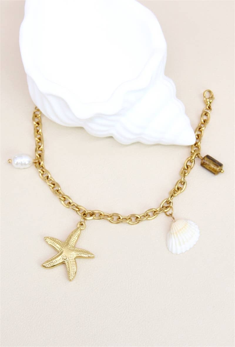Ocean Whisper Armband – Vergoldete Gliederkette mit Seestern, Muschel, Perle & Naturstein im maritimen Boho-Stil