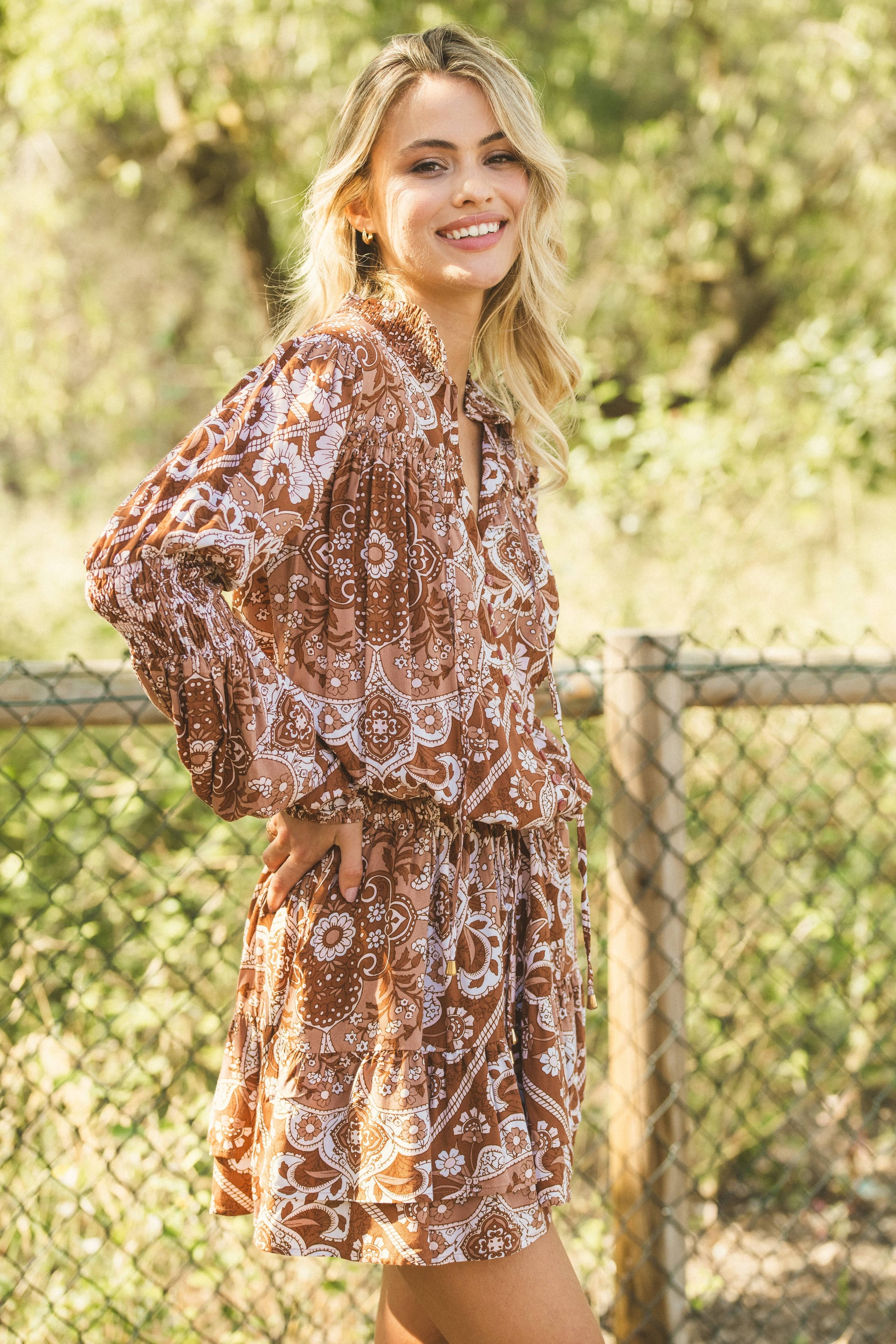 HEILIGENKLEID MIT UMBER-PRINT Jaase