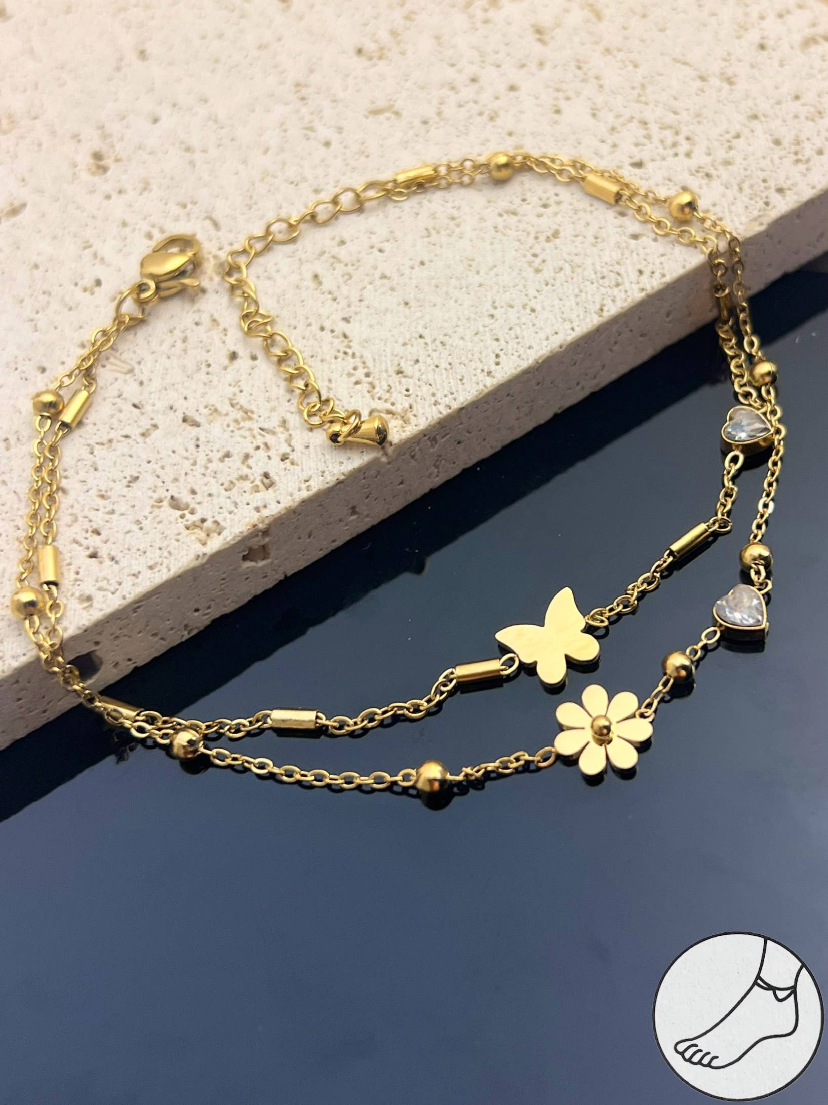 Feine Fußkette mit Schmetterling, Blume und Herzanhänger aus 18K vergoldetem Edelstahl