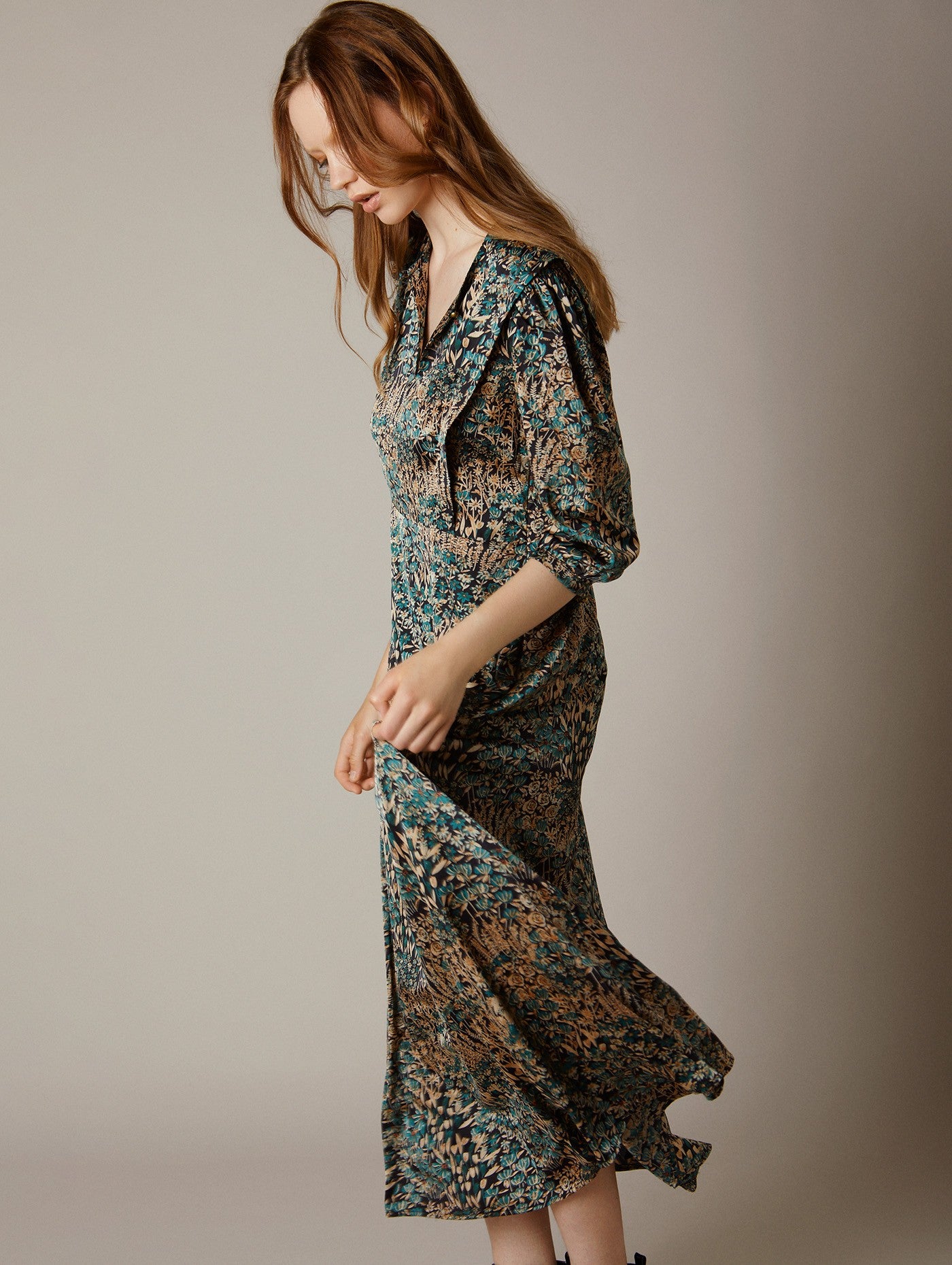 Traumhaft schönes Satinmaxikleid mit edlem Print Frollein Herzblut