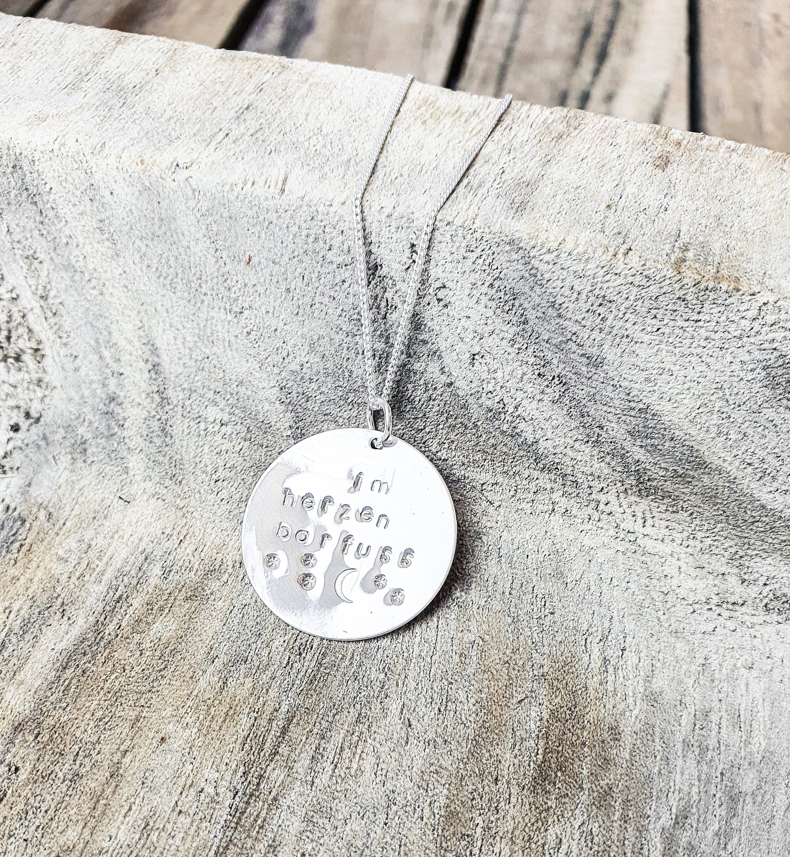 Handgestempelte Kette aus 925er Sterlingsilber, im Herzen barfuss Frollein Herzblut