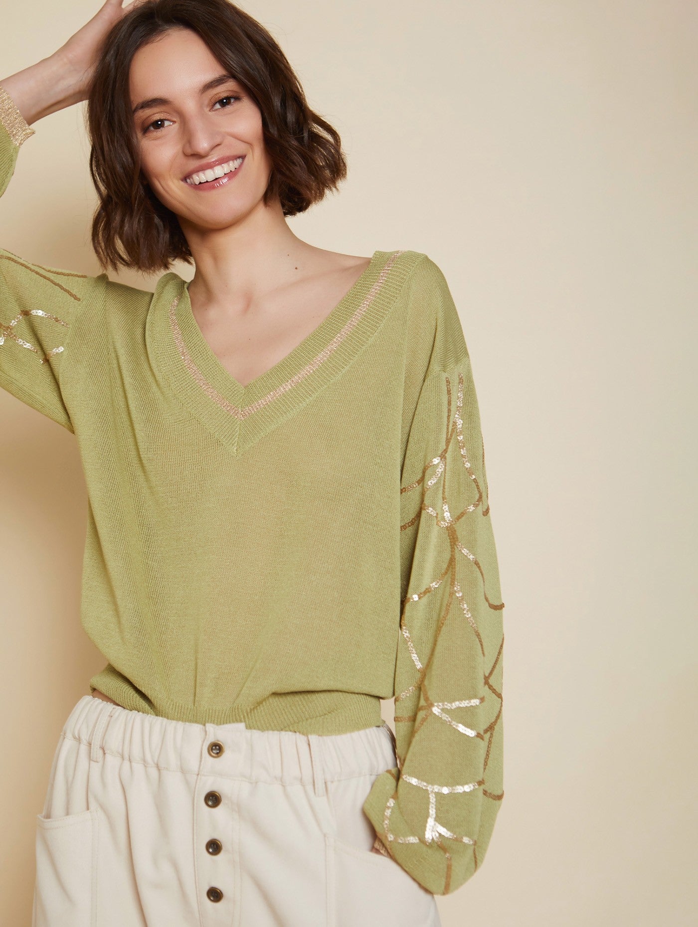 Leichter Pullover in grün mit Golddetails Meisie