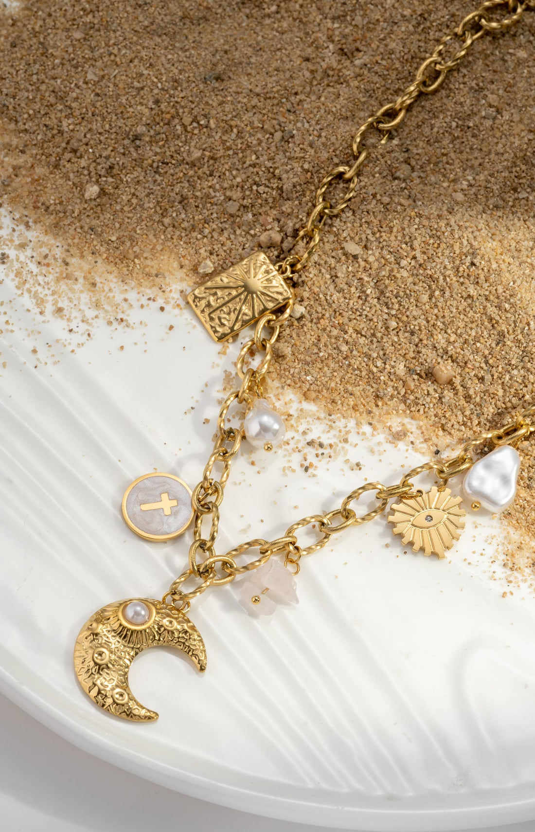 Goldene Edelstahlkette mit mystischen Symbolanhängern wie Mond, Auge, Perlen und Kreuz, 18K vergoldet, wasserfest, Boho-Schmuck