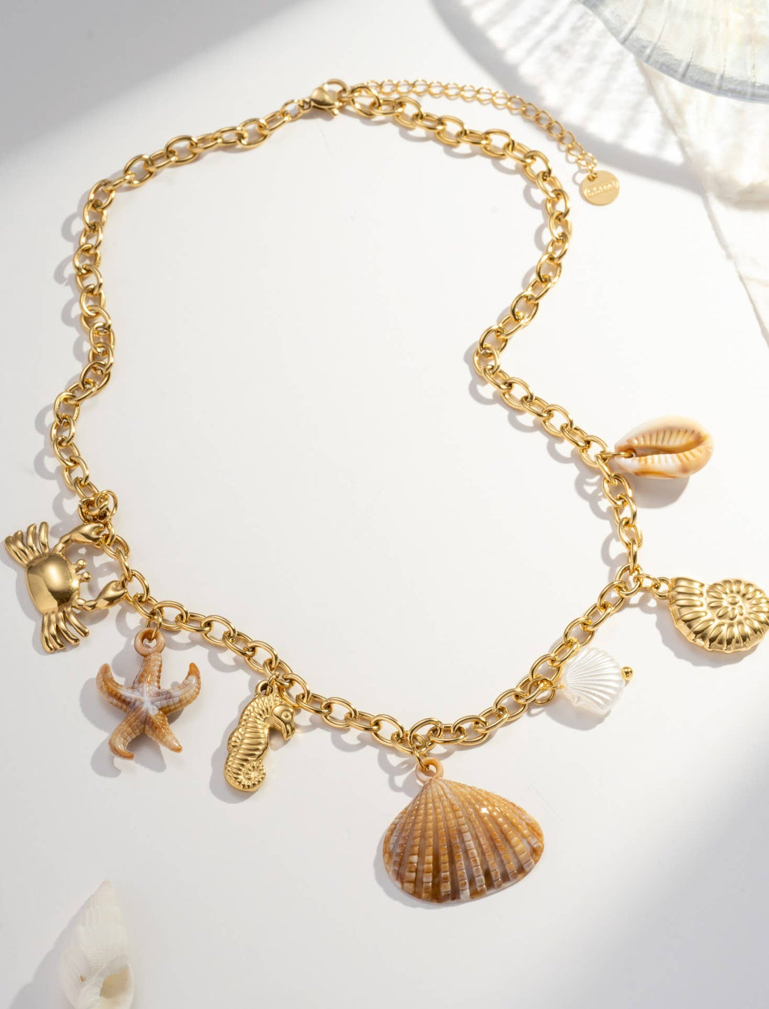 Goldene Edelstahlkette mit maritimen Anhängern und echten Muscheln, wasserfest &amp; allergenfrei