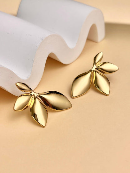 Goldene Ohrstecker in Blattform, Edelstahl 18K vergoldet, eleganter Boho-Schmuck, zeitloser Schmuck für Damen