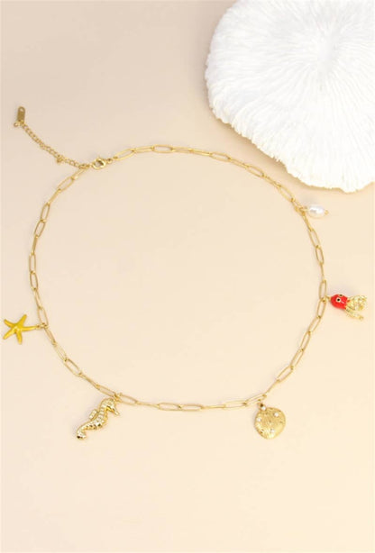 Costa Coral – Vergoldete Gliederkette mit Seestern, Seepferd, Muschel, Perle &amp; roter Krabbe, maritimer Boho-Schmuck