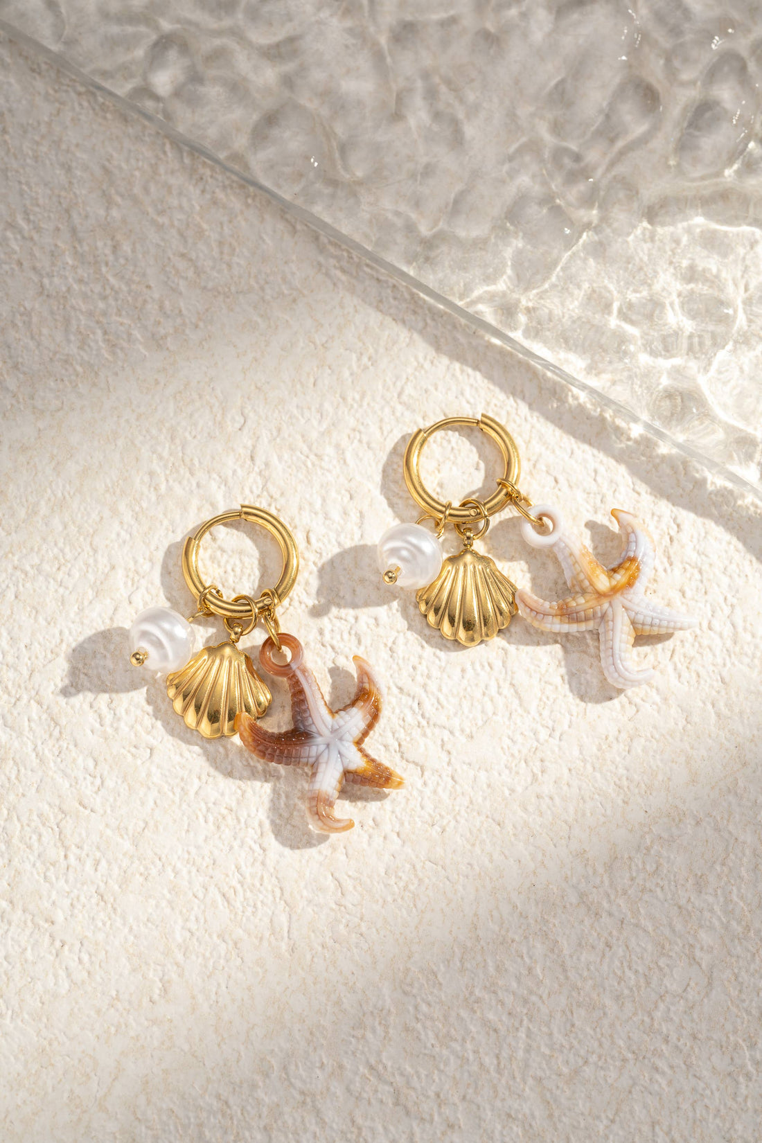 Vergoldete Edelstahl-Creolen mit Seestern-, Muschel- und Perlenanhänger, maritimer Sommerschmuck