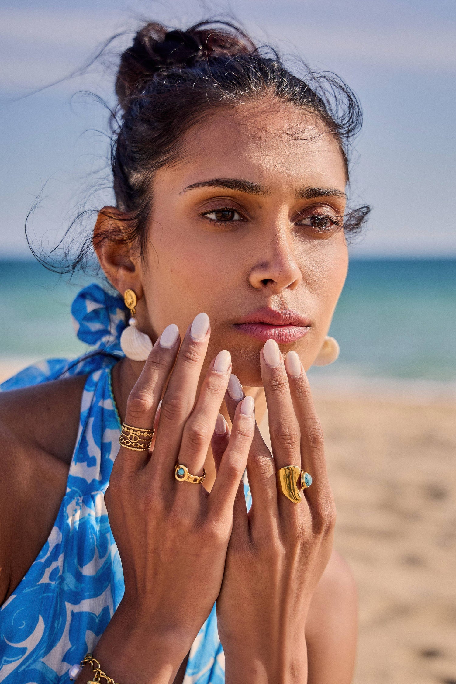 Golden Nomad – Breiter, 18K vergoldeter Edelstahlring mit Boho-Ornamenten und Cut-Out-Design