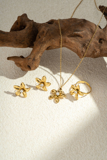 Solara Petals – 18K vergoldete Ohrstecker in Blütenform mit Kristallstein aus hypoallergenem Edelstahl
