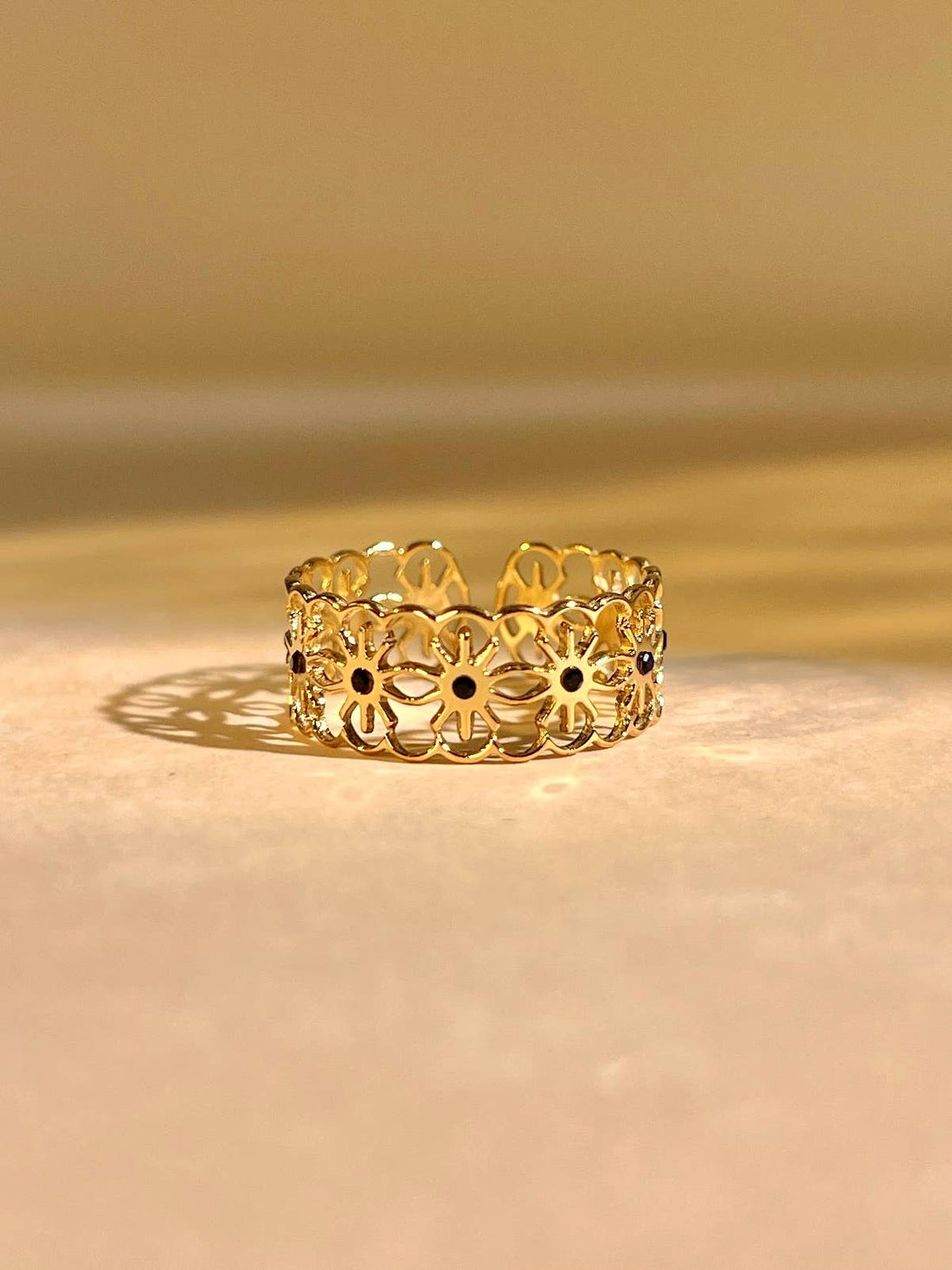 Goldener Ring mit floralem Muster aus Edelstahl, 18K vergoldet