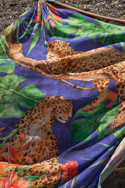 Pareo „Jaguar Jungle“ – Tropischer Traum in Blau oder Bordeaux Frollein Herzblut