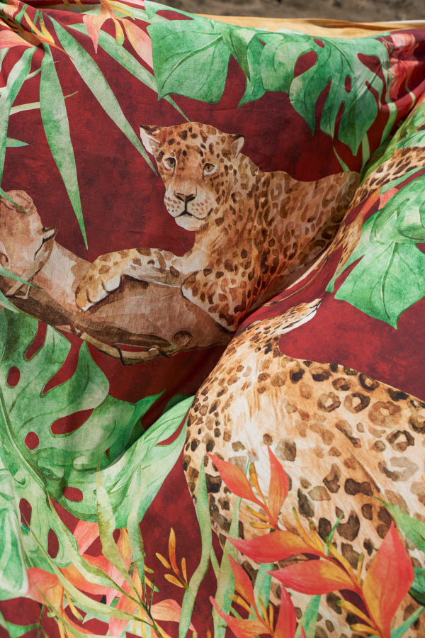 Pareo „Jaguar Jungle“ – Tropischer Traum in Blau oder Bordeaux Frollein Herzblut